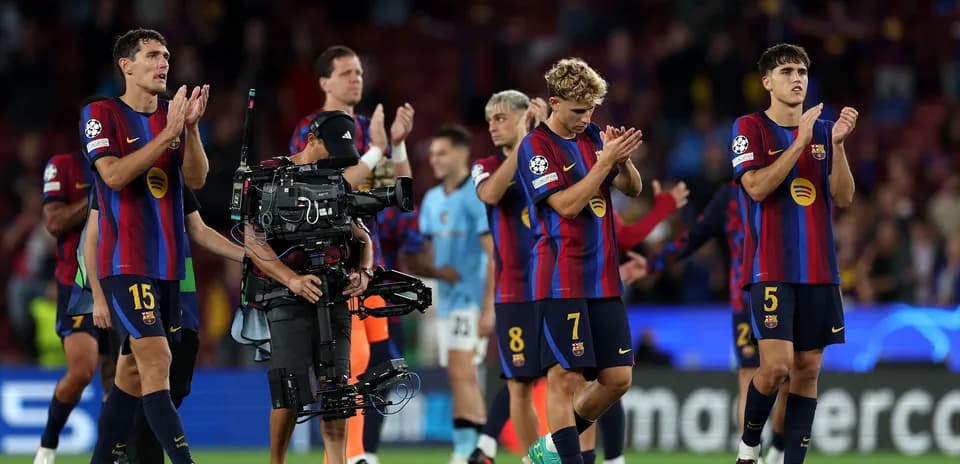 Barcelona players applauding fans after match