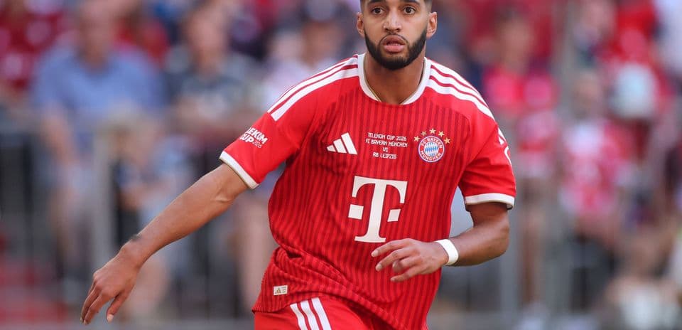 Player running during Bayern Munich match in red kit