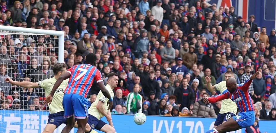 Crystal Palace player shooting at Everton goal