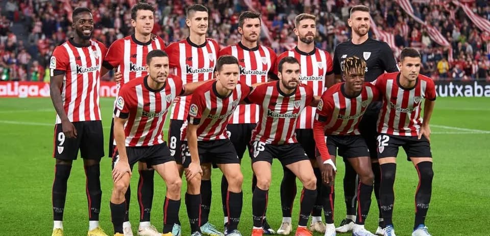 Athletic Club squad posing for team photo