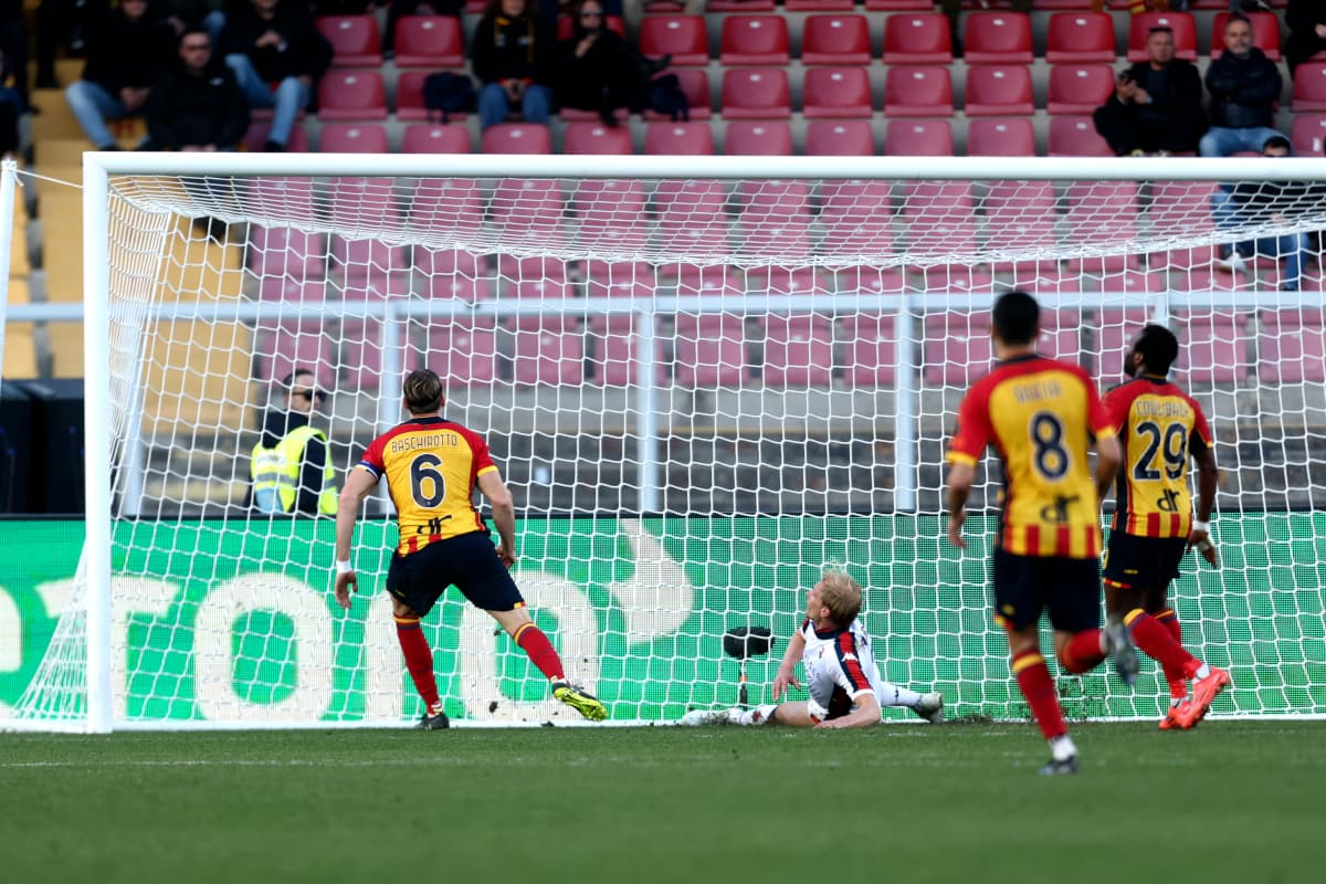 Goalkeeper making a save during Lecce match