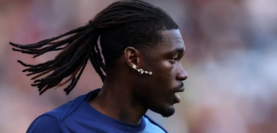 Player with long hair during warm-up session
