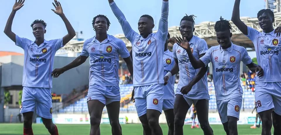 Warri Wolves players celebrating a goal