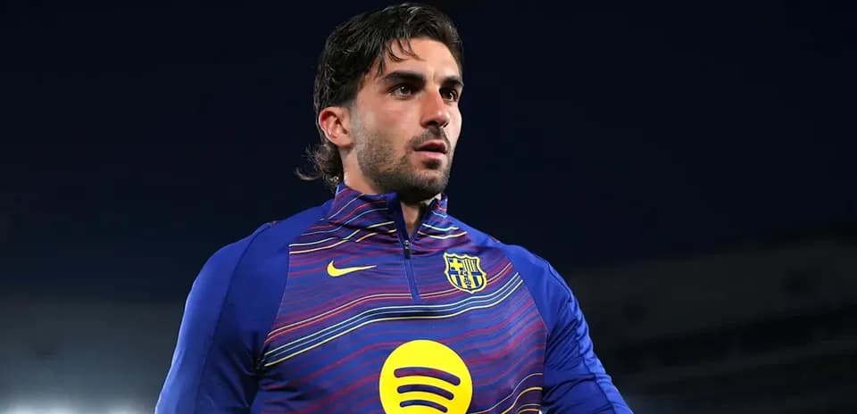 Player in Barcelona training kit before match