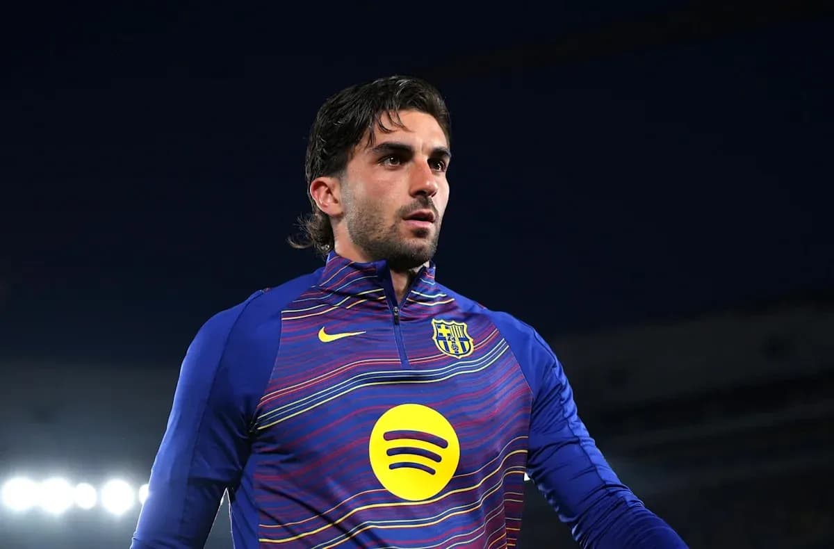 Player in Barcelona training kit before match