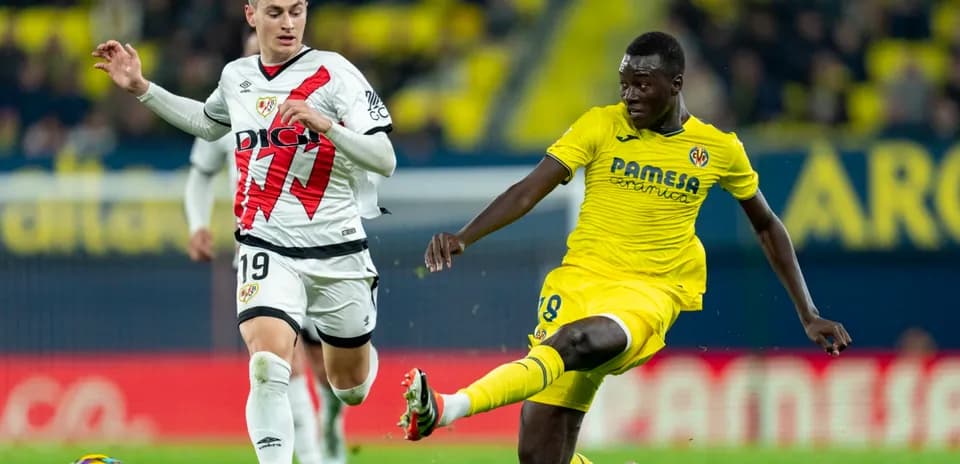 Rayo Vallecano and Villarreal players during match