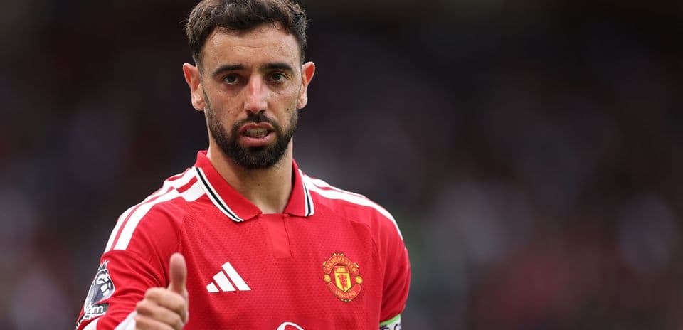 Bruno Fernandes giving a thumbs up on field