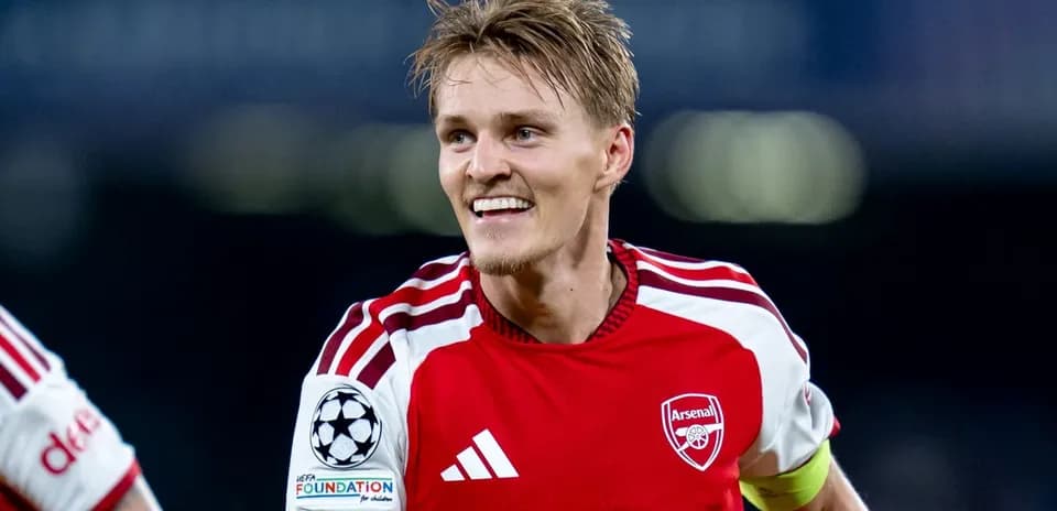 Player celebrating in Arsenal kit during match