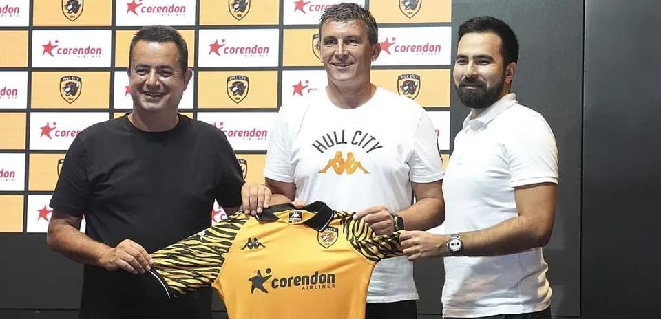 New coach presenting Hull City jersey at announcement