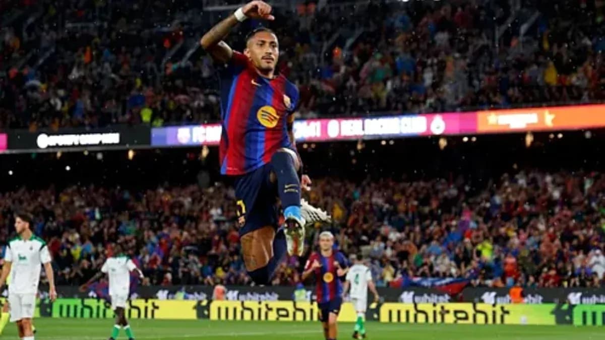 Player celebrating a goal during match at Camp Nou