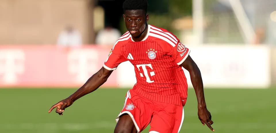 Player in Bayern Munich kit running on the field