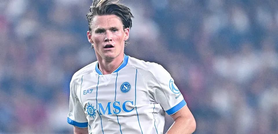 Player in Napoli jersey running during match