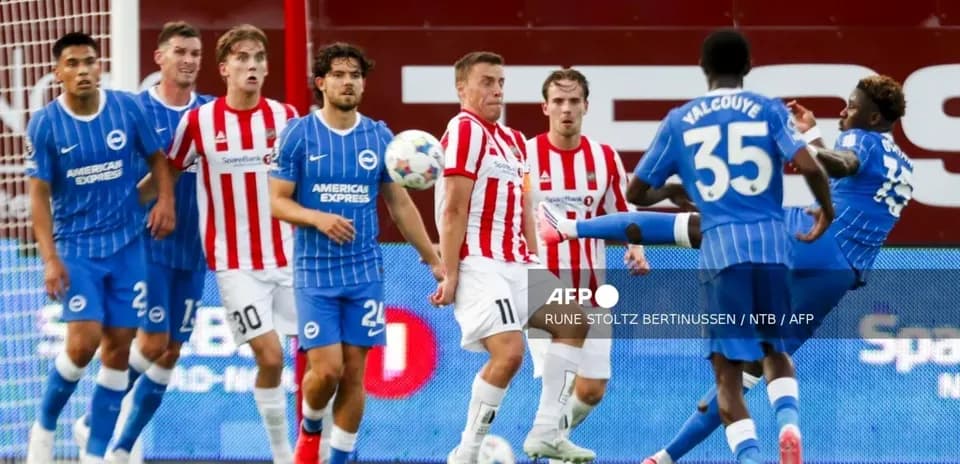 Players from Brighton and Brentford during a match action
