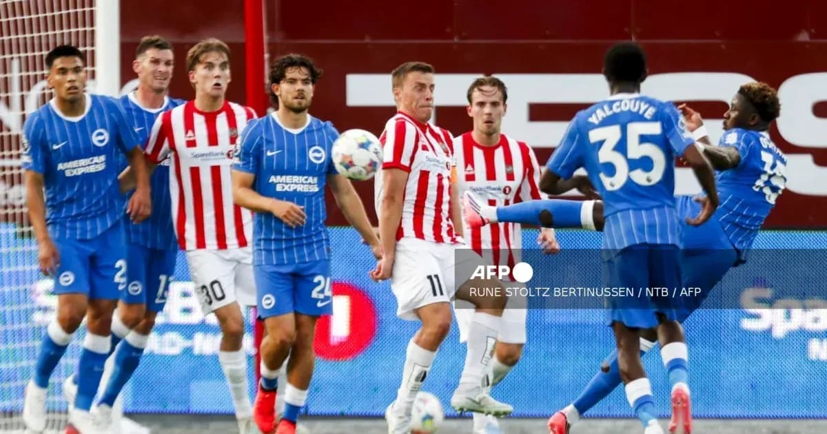 Players from Brighton and Brentford during a match action
