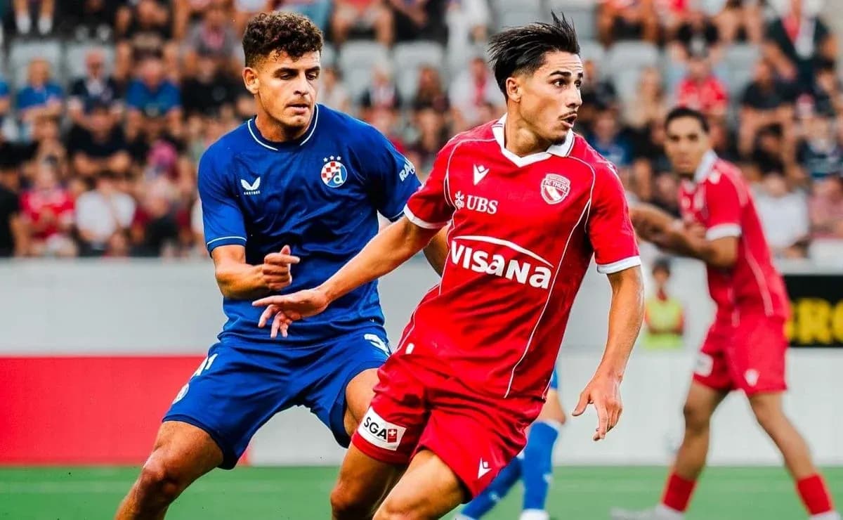 FC Thun player dribbling against Dinamo Zagreb