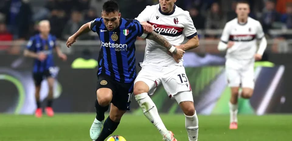 Player contesting for the ball in Serie A match