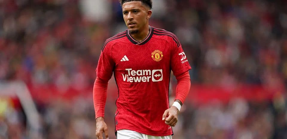 Player in Manchester United kit on the pitch