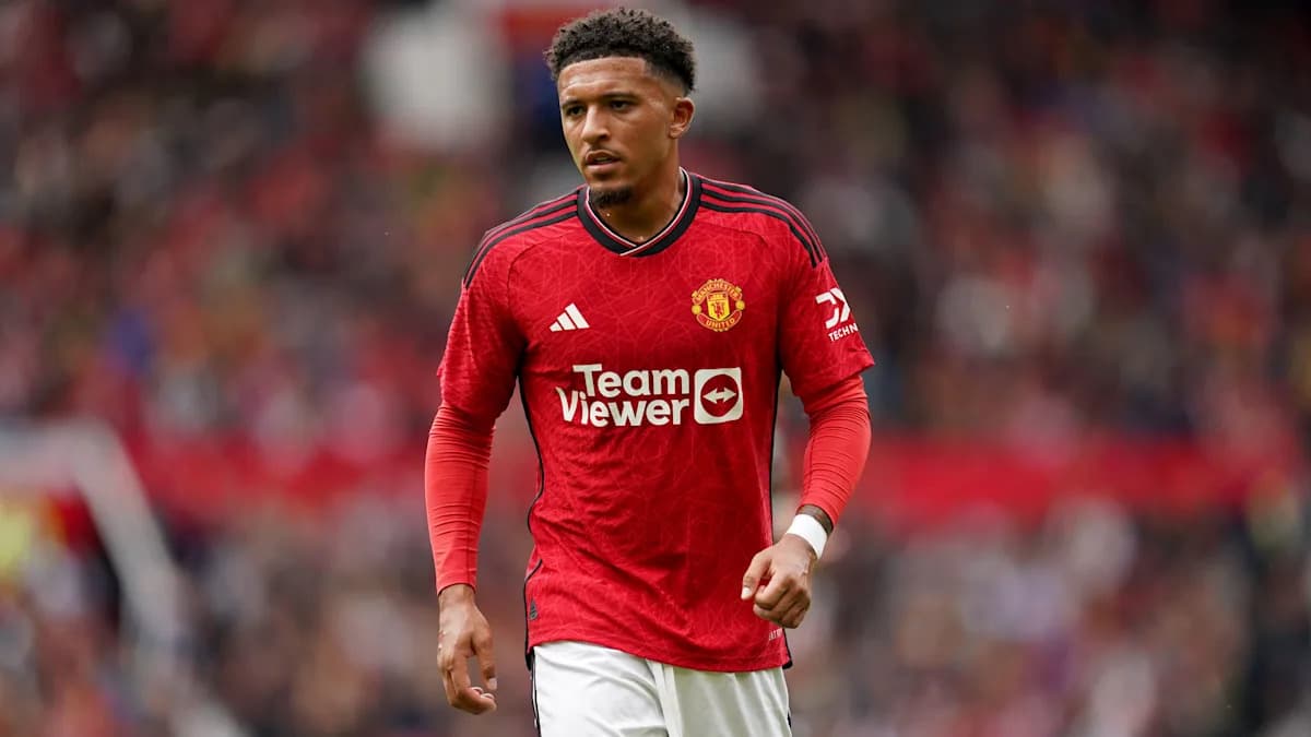 Player in Manchester United kit on the pitch