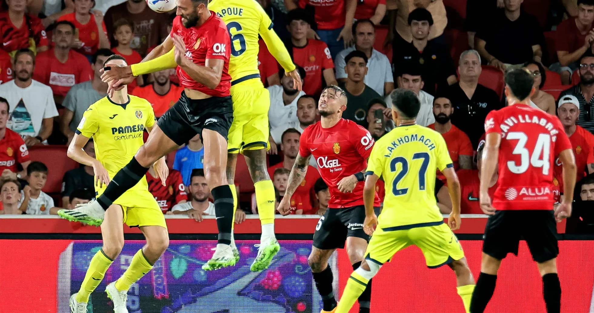 Players competing for the ball during Mallorca vs Villarreal