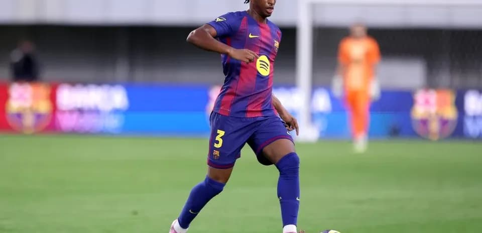 Barcelona player dribbling the ball on the pitch