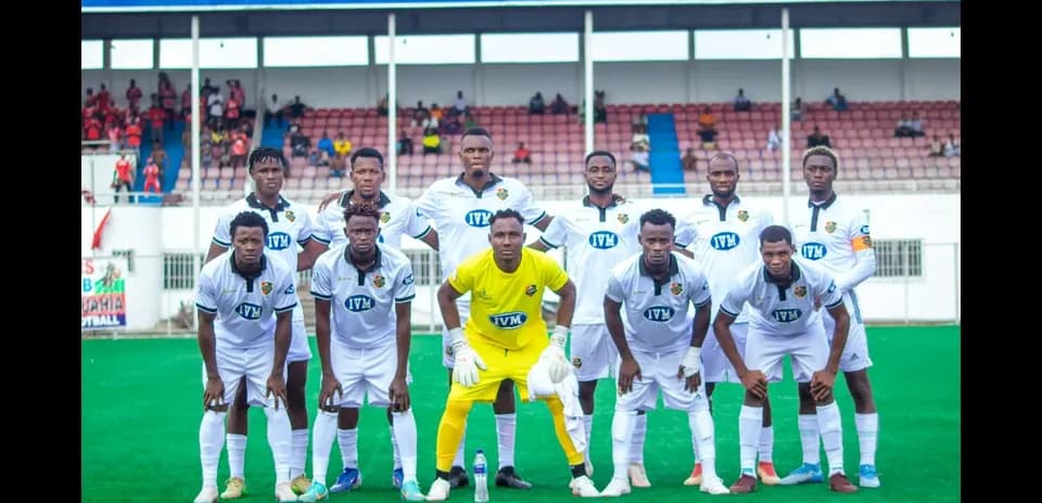 Kun Khalifat FC team photo before the match