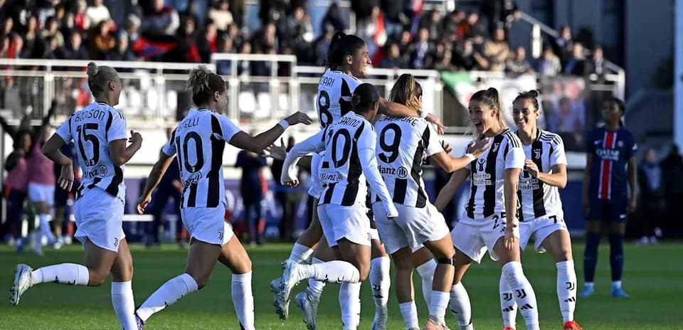 Juventus Women celebrating a goal against PSG Women