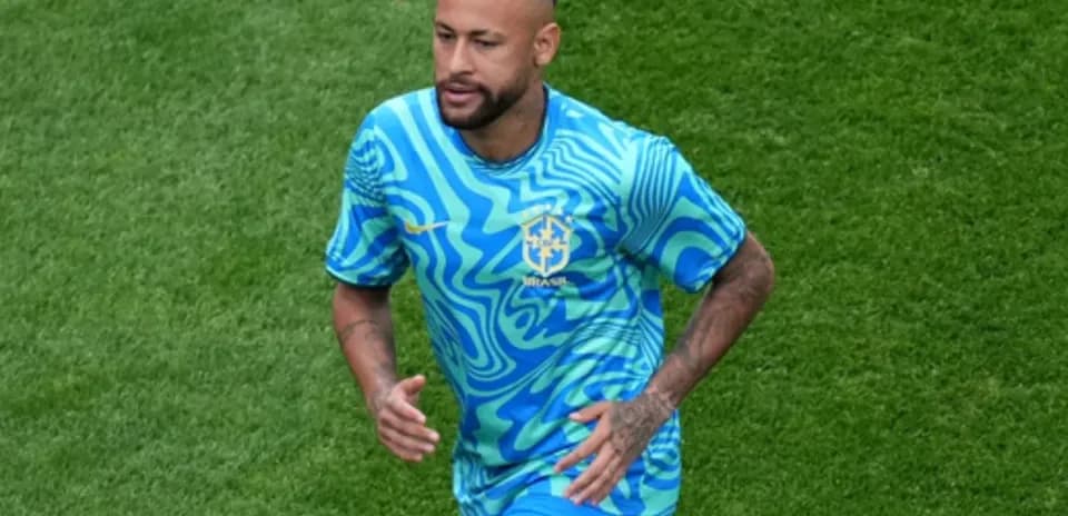Neymar running on the field in Brazil jersey