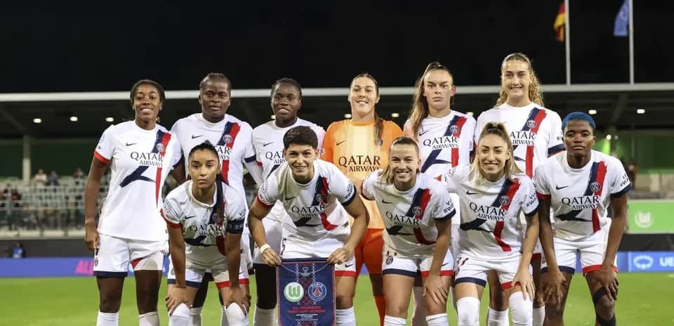 Paris Saint Germain Women's team group photo