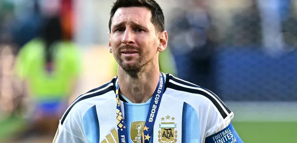 Lionel Messi wearing World Cup medal after match