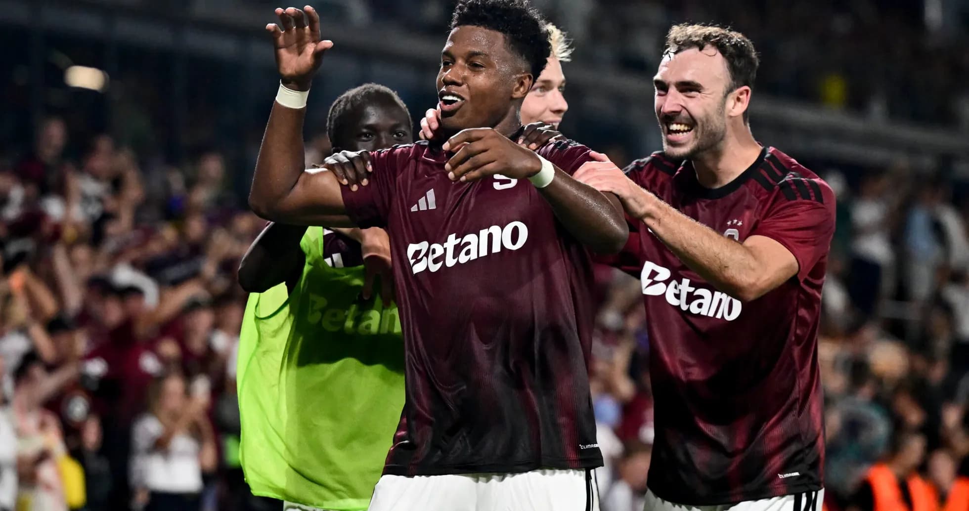 Sparta Praha players celebrating a goal