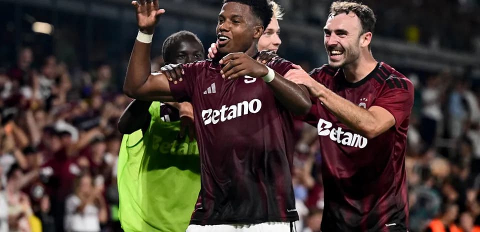 Sparta Praha players celebrating a goal