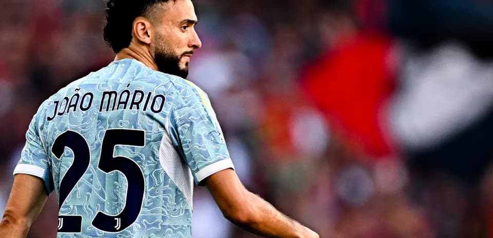 Player João Mário in Juventus kit during match
