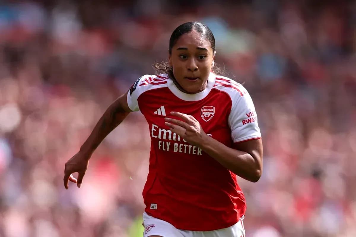 Player sprinting on the field in Arsenal kit