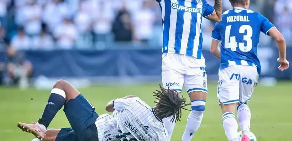 Lech Poznan player avoiding Aarhus tackle