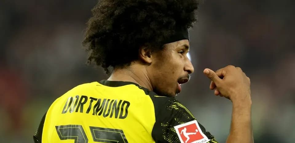 Player in Borussia Dortmund jersey gestures on field