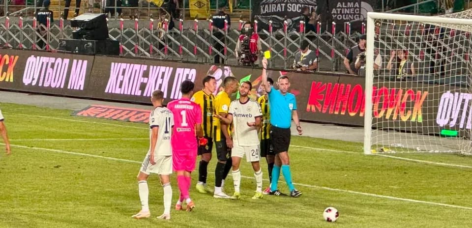 Players reacting during Anderlecht vs Kairat match