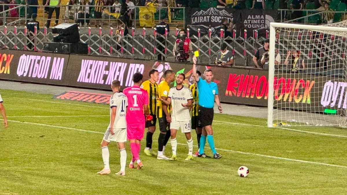 Players reacting during Anderlecht vs Kairat match