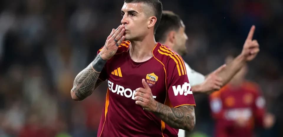 AS Roma player celebrating during match
