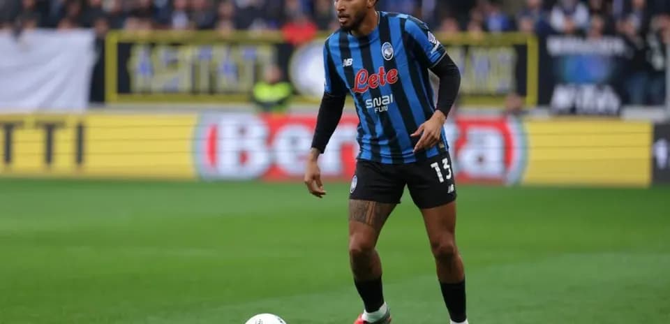 Player in Atalanta kit preparing for play