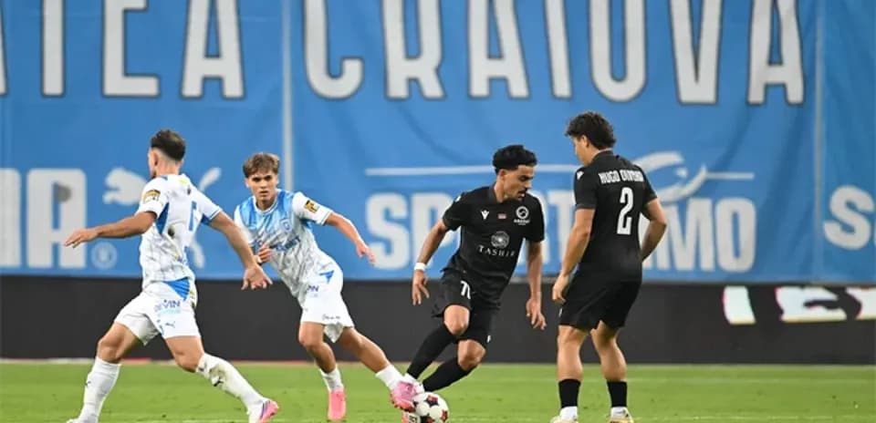 Players in action during Ararat-Armenia match