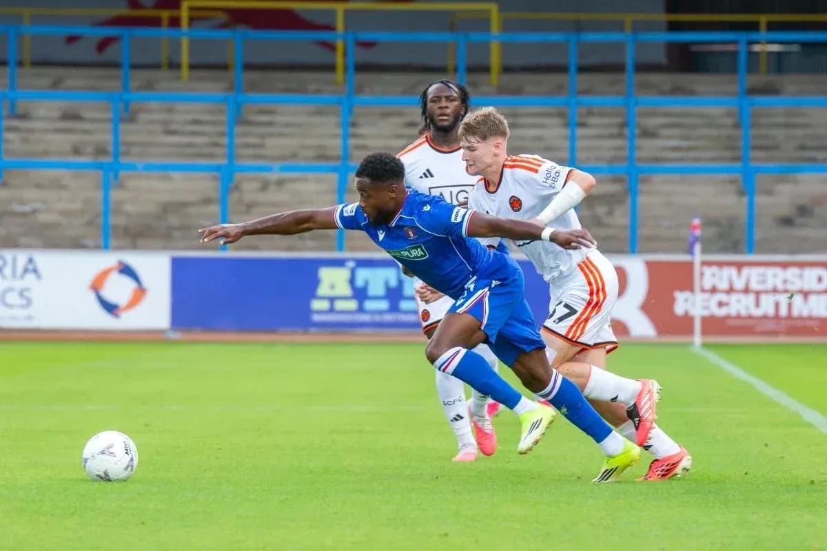 Player attempting to evade two opponents on field