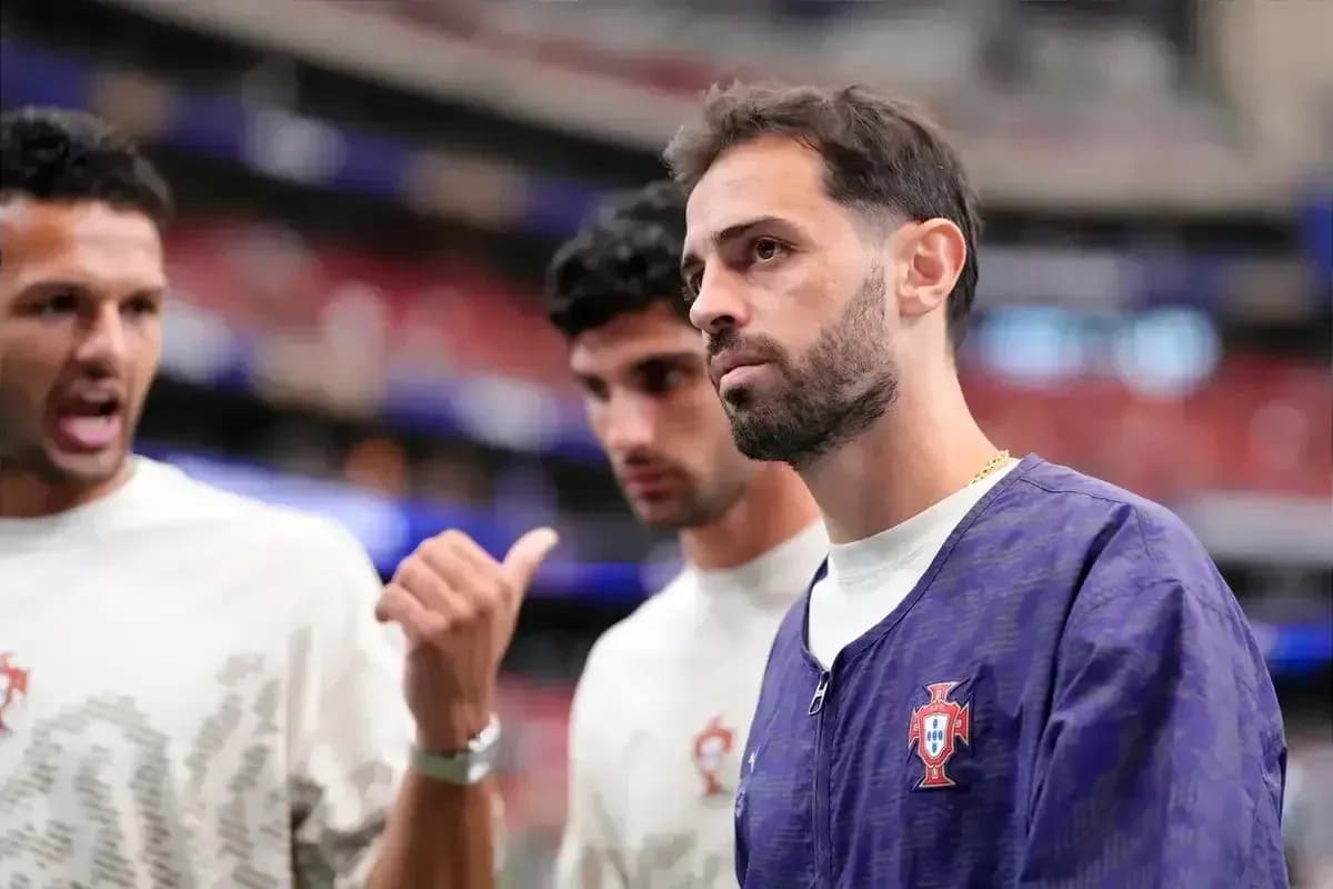 Players discussing before a match for Portugal team
