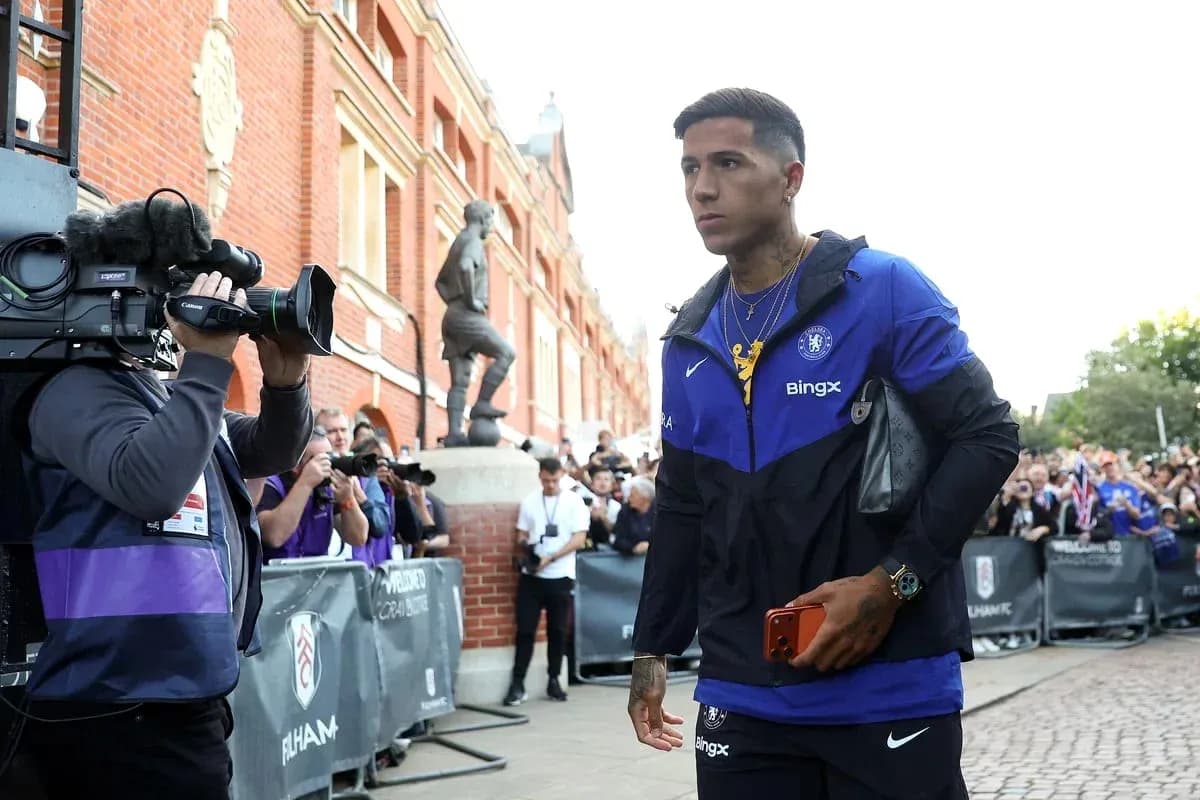 Player arriving at stadium with media presence