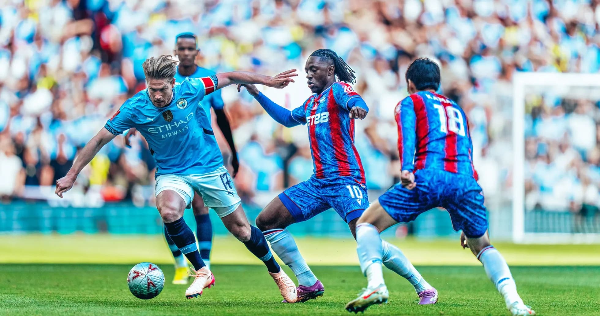 Manchester City player dribbling against Crystal Palace