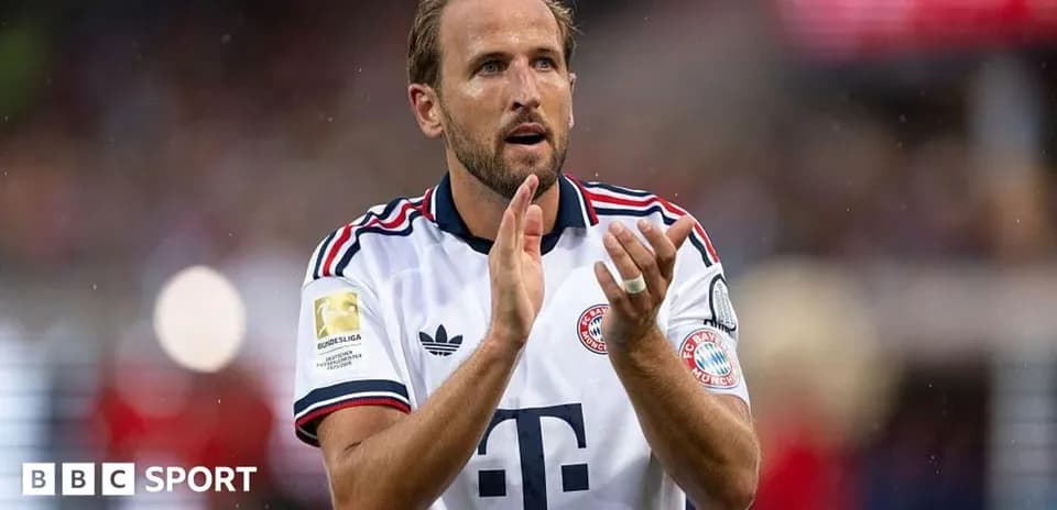 Player applauding during match for Bayern Munich