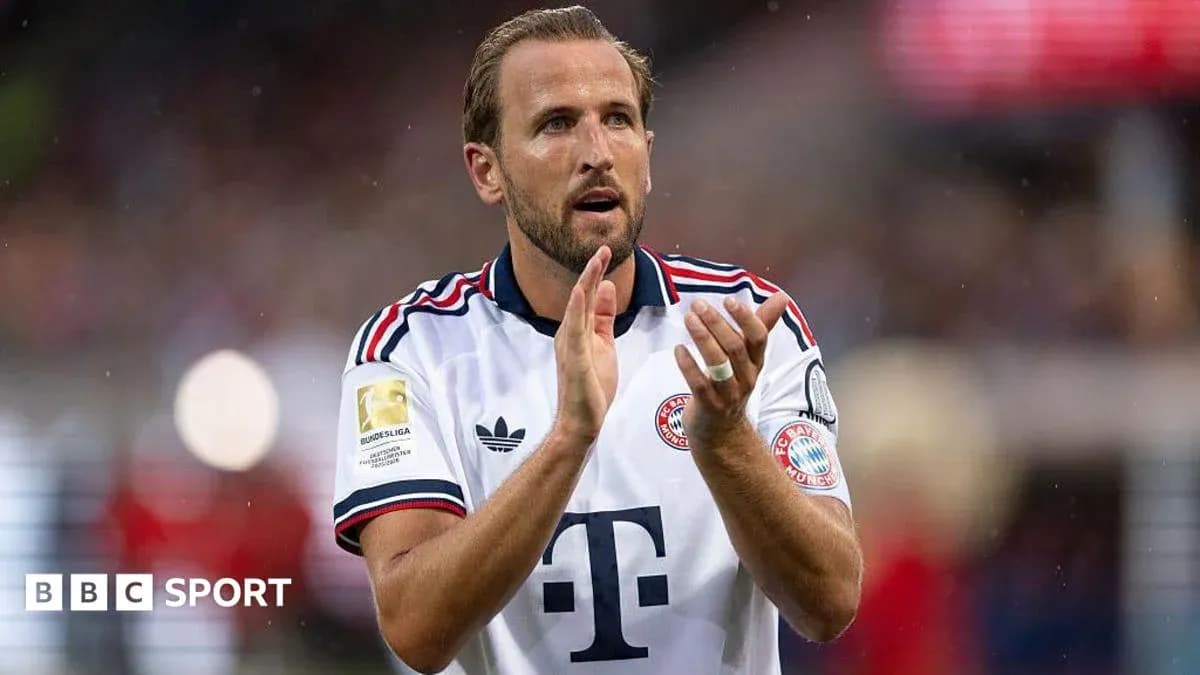 Player applauding during match for Bayern Munich
