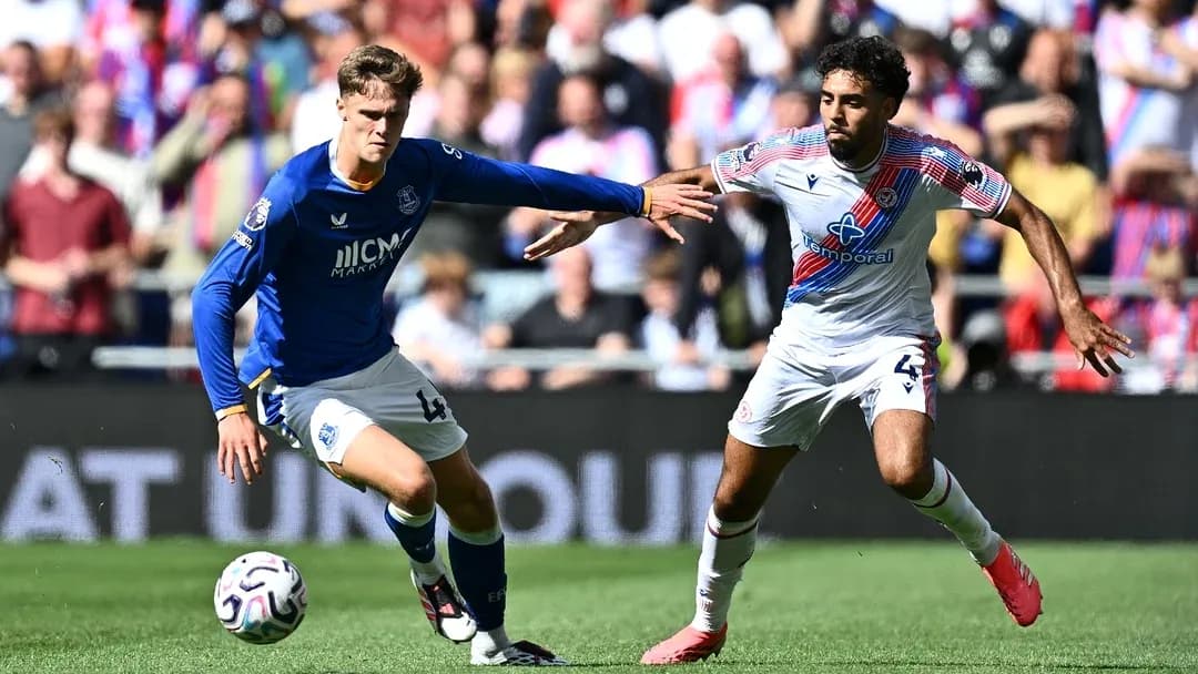 Two players contesting for the ball on field