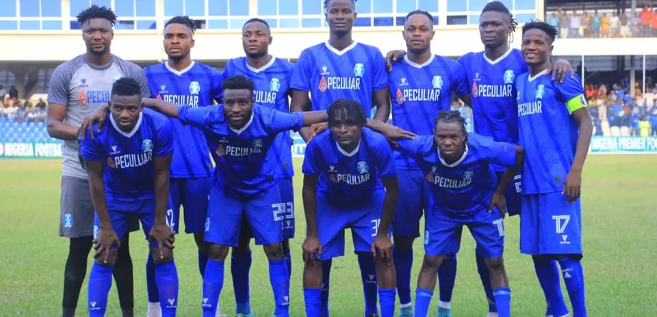 Shooting Stars FC team photo before match