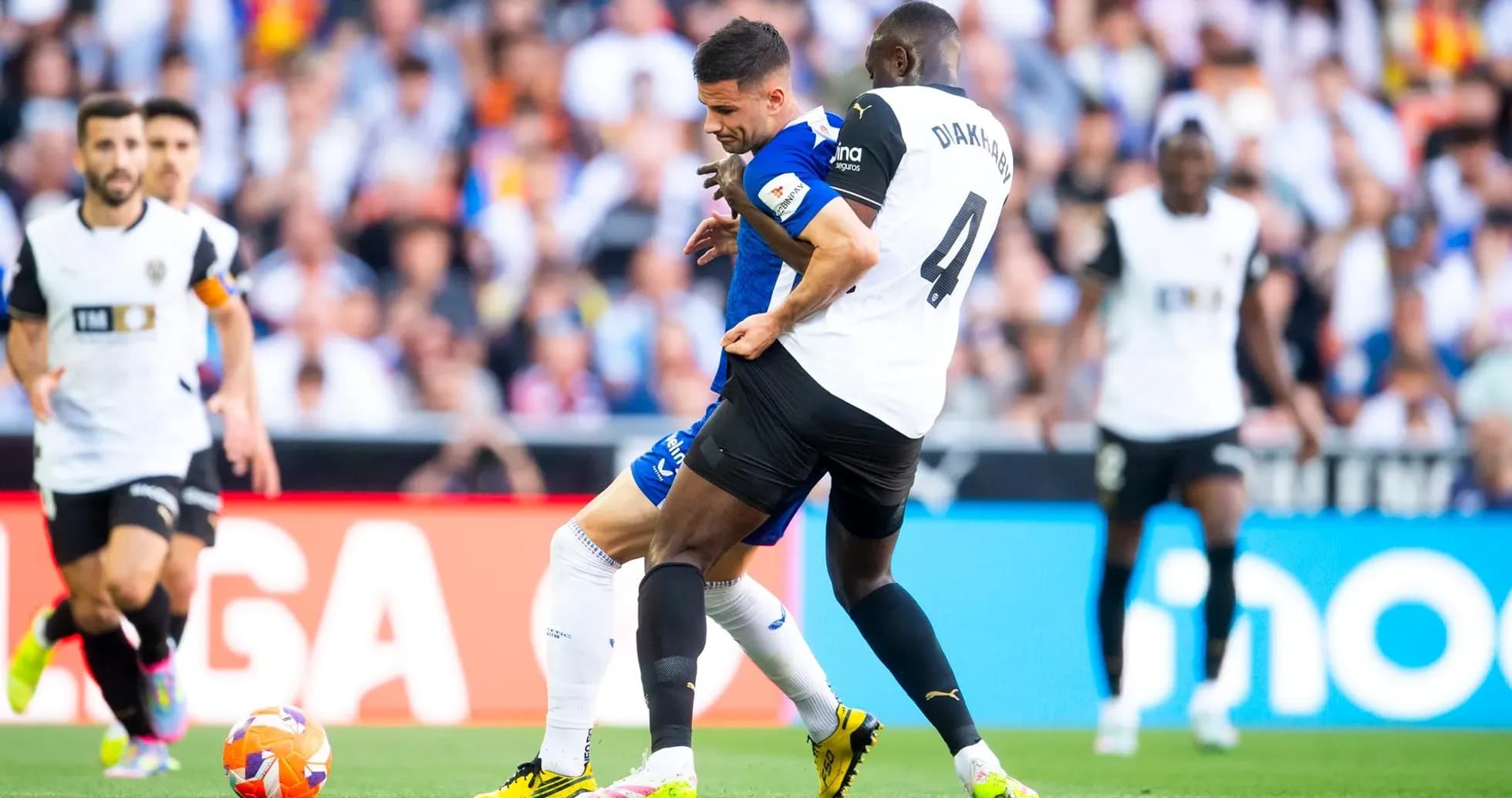 Athletic Club player challenges Valencia opponent