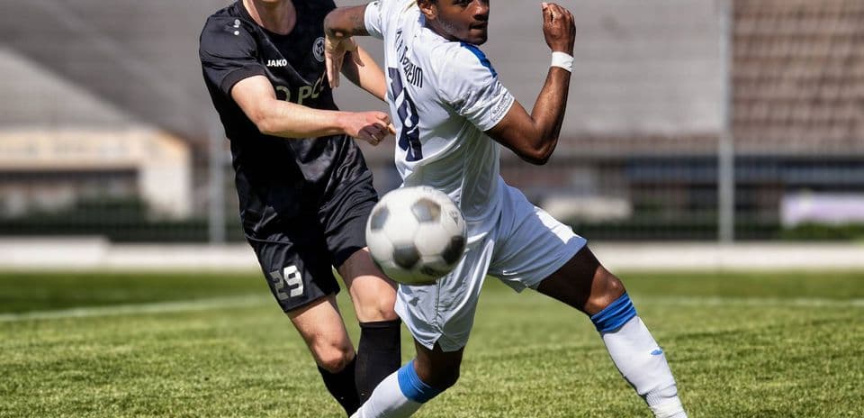 Player dribbling the ball during Monheim match